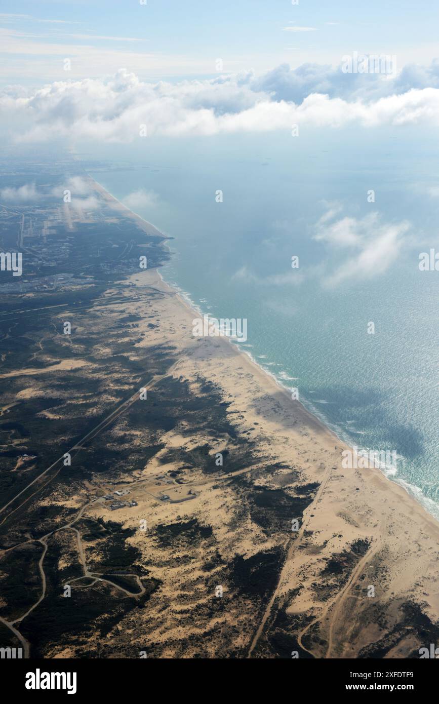 Vue aérienne de la côte israélienne entre Rishon LeTsiyon et Ashdod en Israël. Banque D'Images