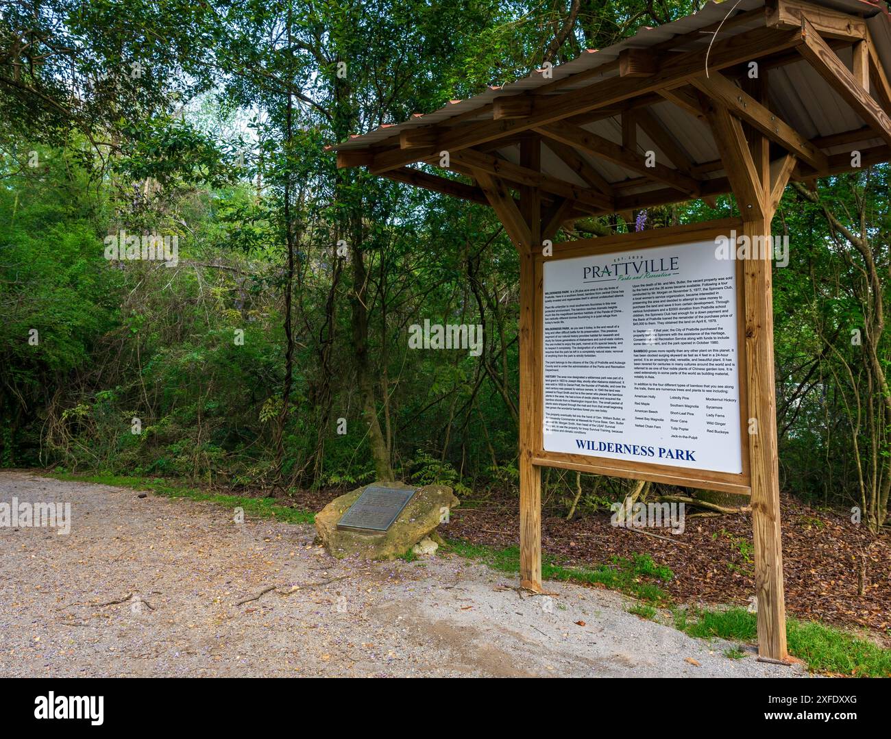 Prattville, Alabama, États-Unis-27 mars 2024 : panneau d'information à l'entrée du parc naturel et de la forêt de bambous à Prattville, Alabama. Banque D'Images