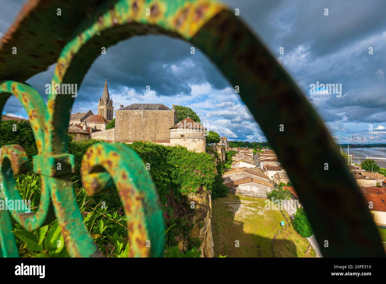 France, Gironde, Bourg, village sur le chemin de Saint-Jacques-de-Compostelle (via Turonensis ou chemin Tours), vue depuis la terrasse du château de la Citadelle Banque D'Images