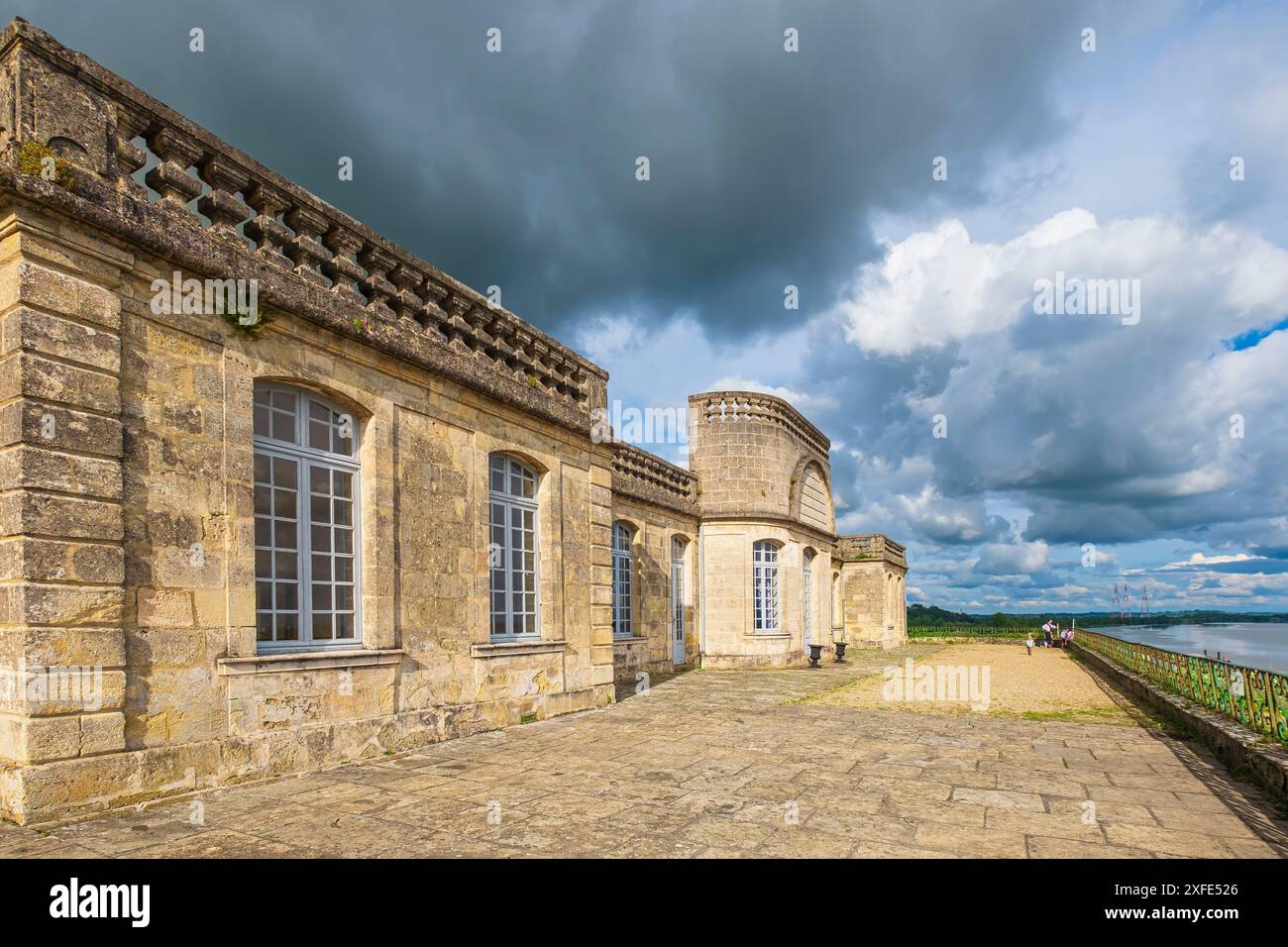 France, Gironde, Bourg, village sur le chemin de Saint-Jacques-de-Compostelle (via Turonensis ou chemin Tours), terrasse du château de la Citadelle Banque D'Images