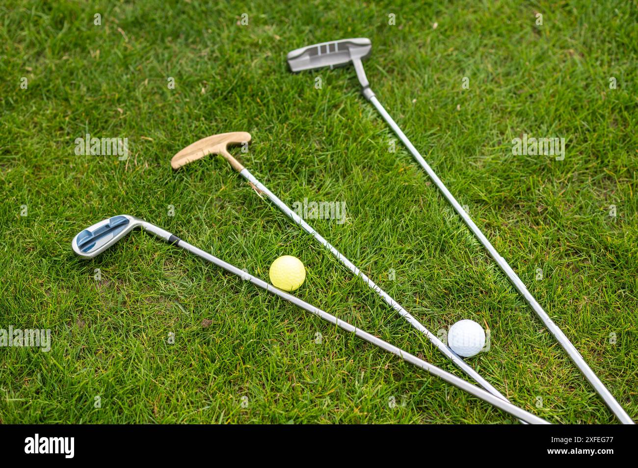 Équipement de golf sur pelouse Banque D'Images