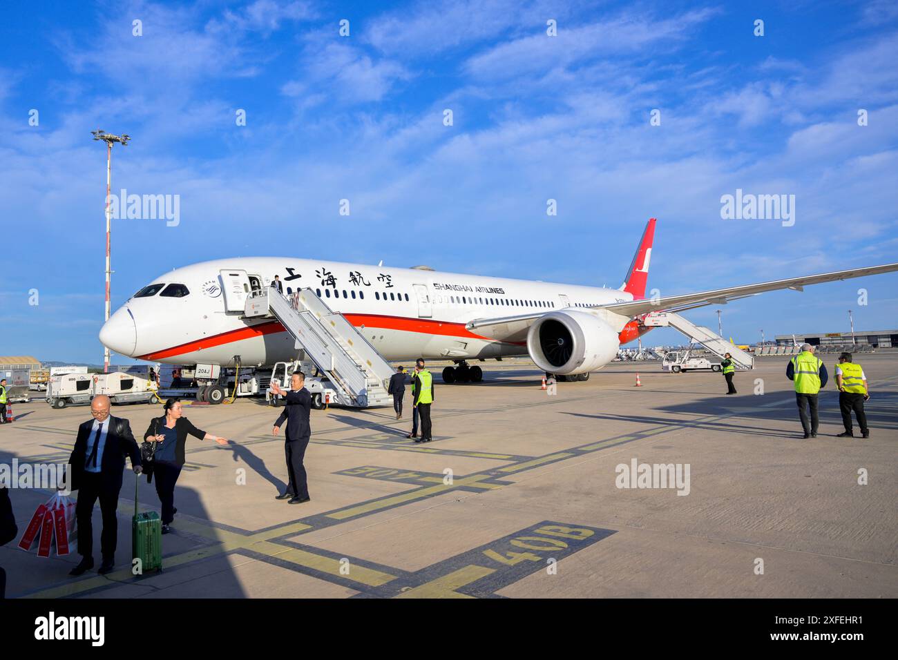 Marseille, France. 02 juillet 2024. Boeing Dreamliner 787/900 de China Eastern Airlines vu sur le tarmac de l'aéroport Marseille Provence de Marignane, France, le 2 juillet 2024. Photo de Laurent Coust/ABACAPRESS. COM Credit : Abaca Press/Alamy Live News Banque D'Images