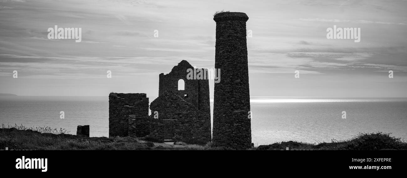 CHAPELLE PORTH WHEAL COATES MINE RUINES ST. CÔTE PATRIMONIALE D'AGNES REGARDANT VERS ST IVES BAY CORNWALL Banque D'Images