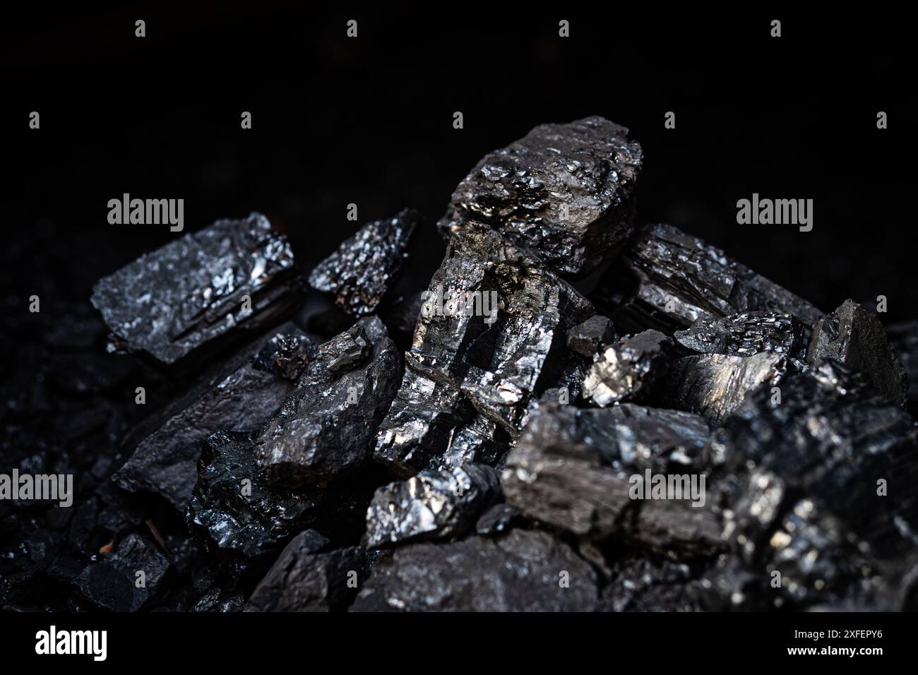 noir charbon de bois texture noir charbon de bois sac charbon de bois dans le poêle à charbon. charbon noir pour le chauffage. Banque D'Images
