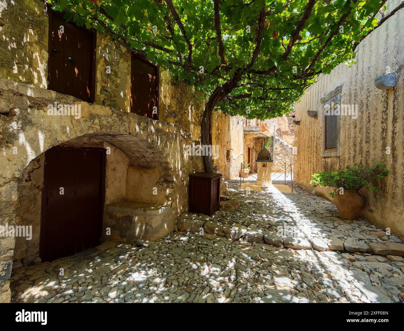 Ruine de Kato Moni Preveli sur l'île méditerranéenne de Crète en Grèce Banque D'Images