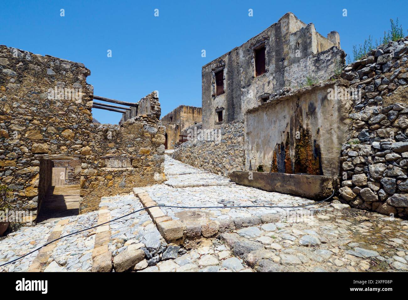 Ruine de Kato Moni Preveli sur l'île méditerranéenne de Crète en Grèce Banque D'Images