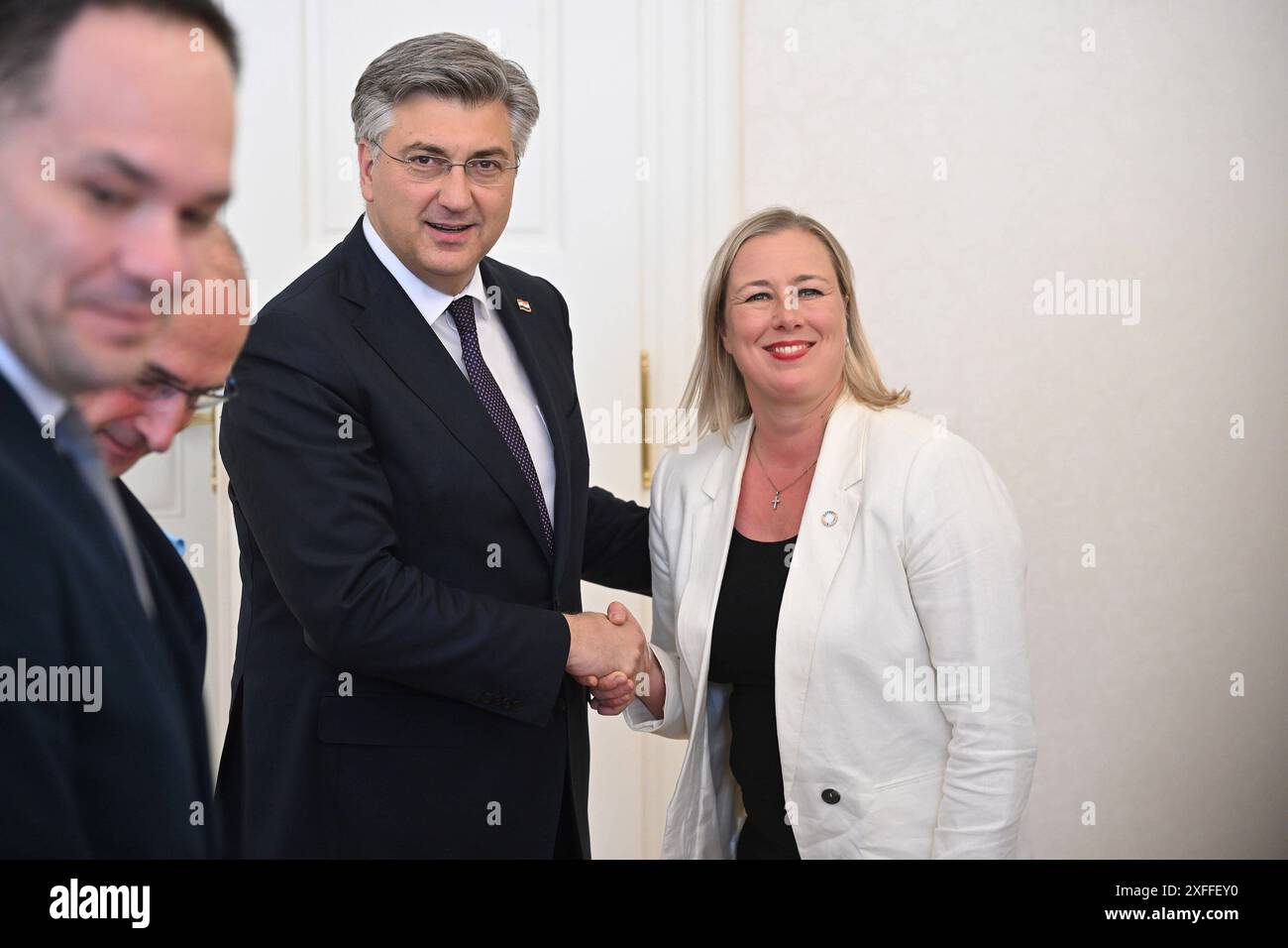 Zagreb, Croatie, 020724. Jutta Urpilainen, commissaire de la Commission européenne pour les partenariats internationaux, rend visite au premier ministre croate Andrej Plenkovic. Photo : Goran Mehkek / CROPIX Zagreb Croatie Copyright : xxGoranxMehkekx/xCROPIXx plenkovic urpilainen6-020724 Banque D'Images