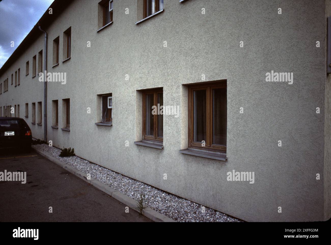 Bad Toelz, Allemagne. 6/1990. Flint Kaserne. Le Schutzstaffel (SS). Bad Tölz était un SS-Junkerschule. Il a servi de centre de formation pour les officiers de la Waffen-SS. L'école a été fondée en 1937 et construite par l'architecte Alois Degano. Il est situé dans la ville de Bad Tölz, à environ 48 km au sud de Munich. Les principales installations étaient résistantes aux semi-bombes avec 3 étages au-dessus du sol et 4 en dessous. L'école a fonctionné jusqu'à la fin de la seconde Guerre mondiale en 1945. Après la guerre, l'ancienne SS Junker School fut la base d'un bataillon de la 3e armée américaine jusqu'en 1991. Flint Kaserne accueillait la 10e spéciale Banque D'Images