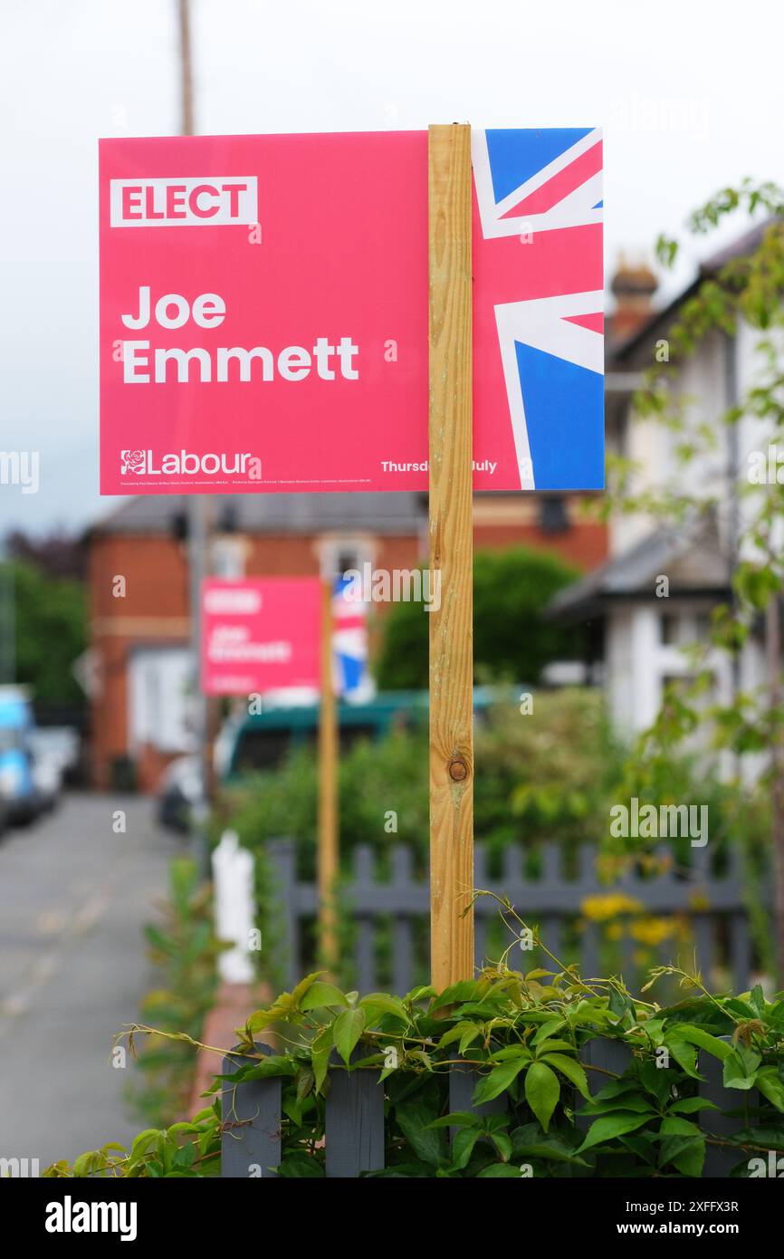 Vote Labour élit Joe Emmett signe à Hereford en juillet 2024 une pancarte de candidat du Parti travailliste pour les élections générales du 4 juillet 2024 Banque D'Images