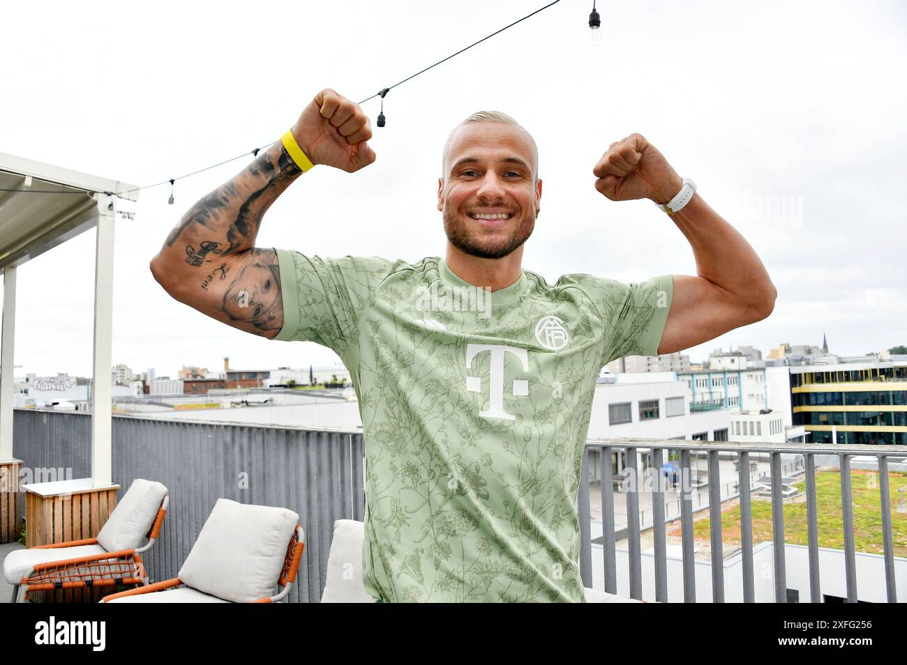 Eric Sindermann beim Mates date influencer Event auf der Berlin Fashion week S/S 2025 im Atelier Rooftop. Berlin, 02.07.2024 *** Eric Sindermann au Mates date influencer Event à Berlin Fashion week S S 2025 à l'Atelier Rooftop Berlin, 02 07 2024 Foto:Xn.xKubelkax/xFuturexImagex mates_4614 Banque D'Images