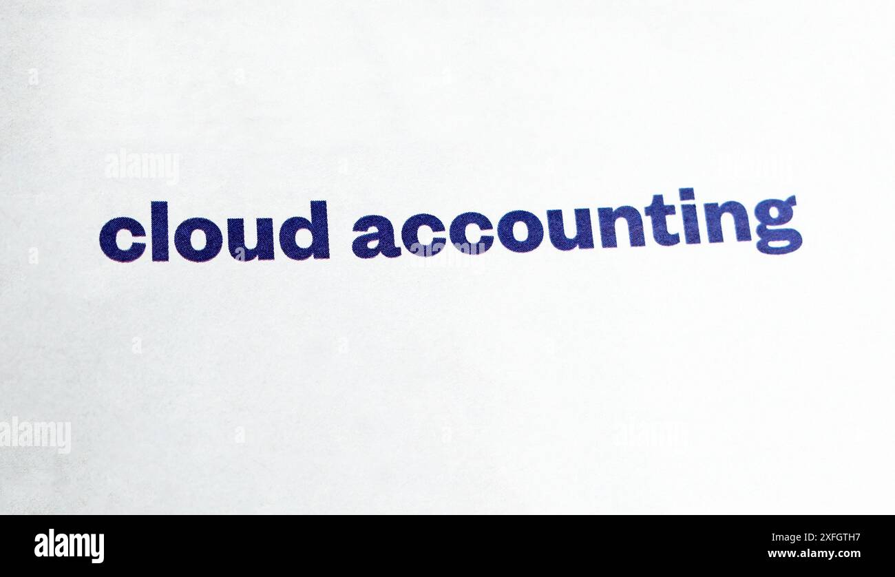 Concept de texte des mots « comptabilité cloud » sur fond blanc vierge KATHY DEWITT Banque D'Images