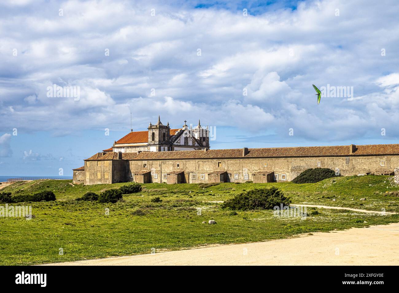 Le sanctuaire complexe Santuario de Nossa Senhora do Cabo Espichel, qui comprend l'église encore en usage aujourd'hui, situé à l'ouest de Sesimbra, Port Banque D'Images