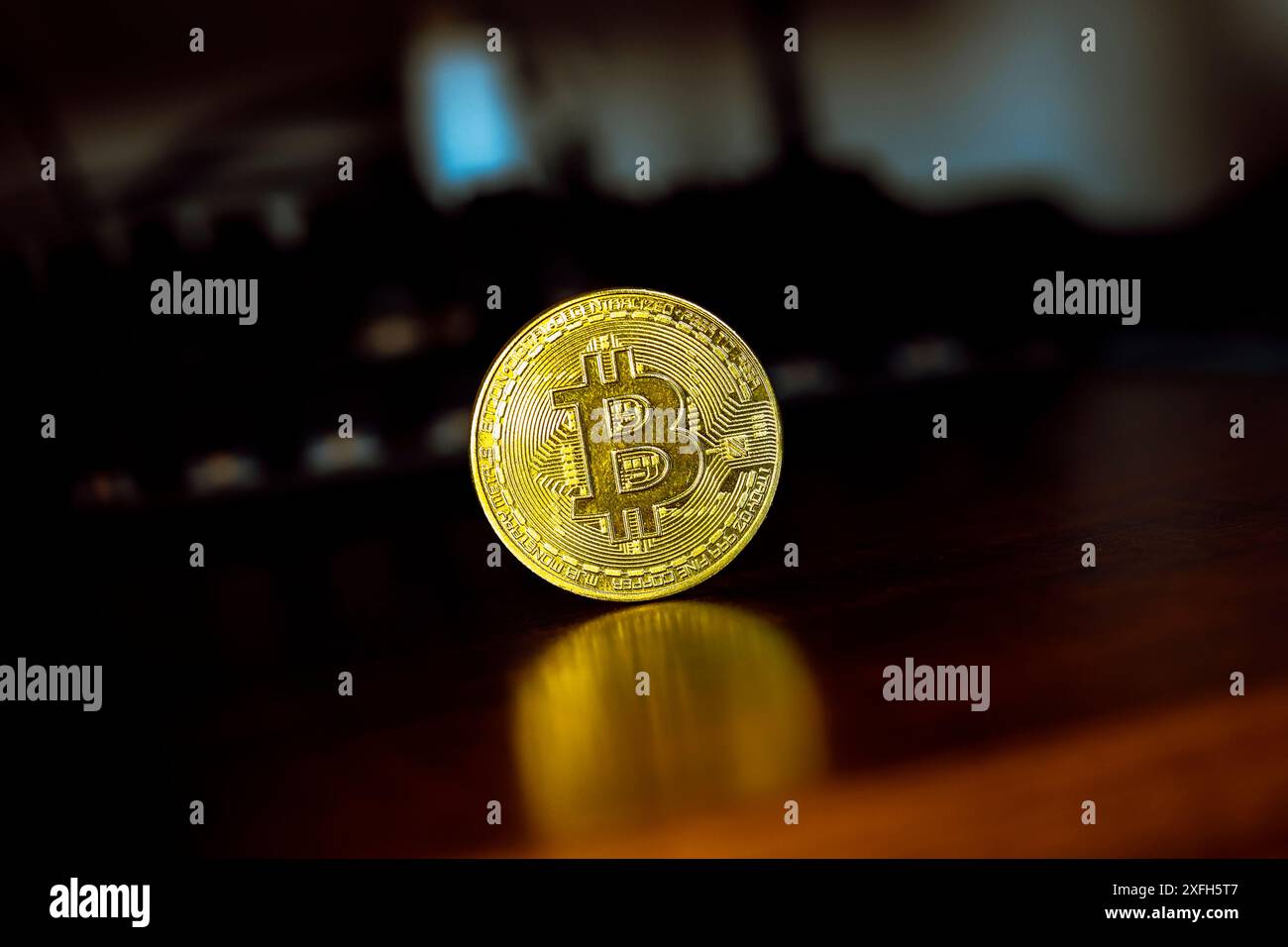 Paraguay. 3 juillet 2024. Dans cette illustration photo, un Bitcoin est vu sur la table. (Crédit image : © Jaque Silva/SOPA images via ZUMA Press Wire) USAGE ÉDITORIAL SEULEMENT! Non destiné à UN USAGE commercial ! Banque D'Images