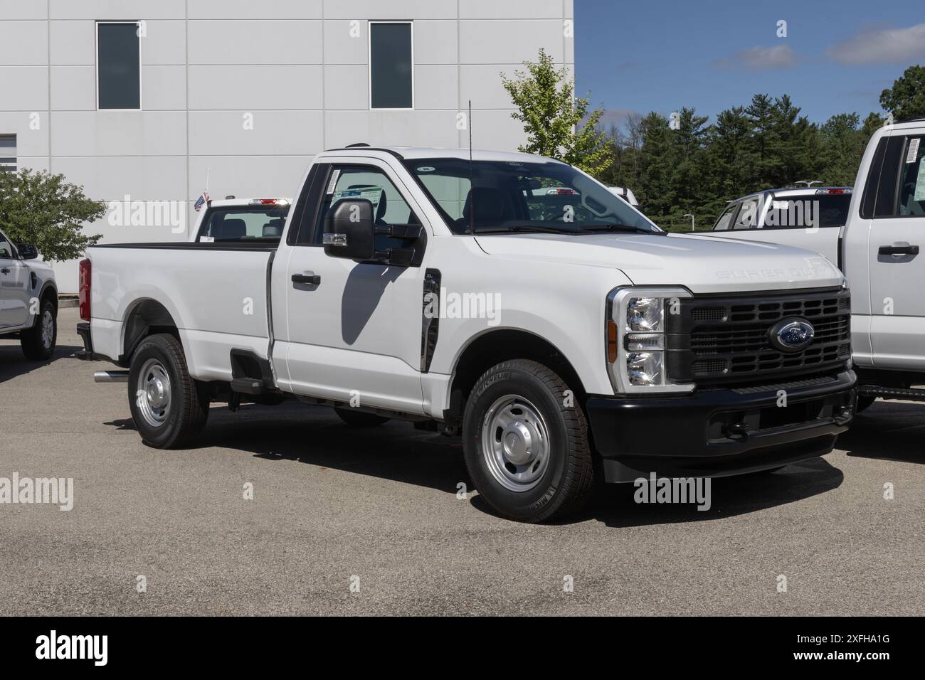 Indianapolis - 30 juin 2024 : Ford F-250 SRW 4X2 cabine classique. Ford propose la F250 avec un moteur V8 Flex fuel de 6,8 L. MY:2024 Banque D'Images