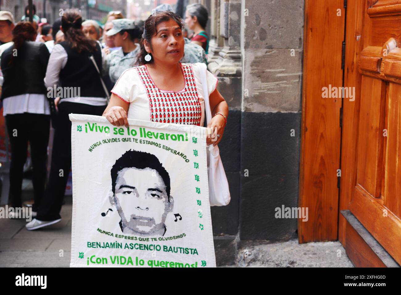 Mexico, Mexique. 03 juillet 2024. Les parents et les proches des 43 étudiants disparus d'Ayotzinapa, présents au Palais National pour une rencontre avec le président mexicain Andres Manuel Lopez Obrador. Le 3 juillet 2024 à Mexico, Mexique. (Photo de Carlos Santiago/ crédit : Eyepix Group/Alamy Live News Banque D'Images