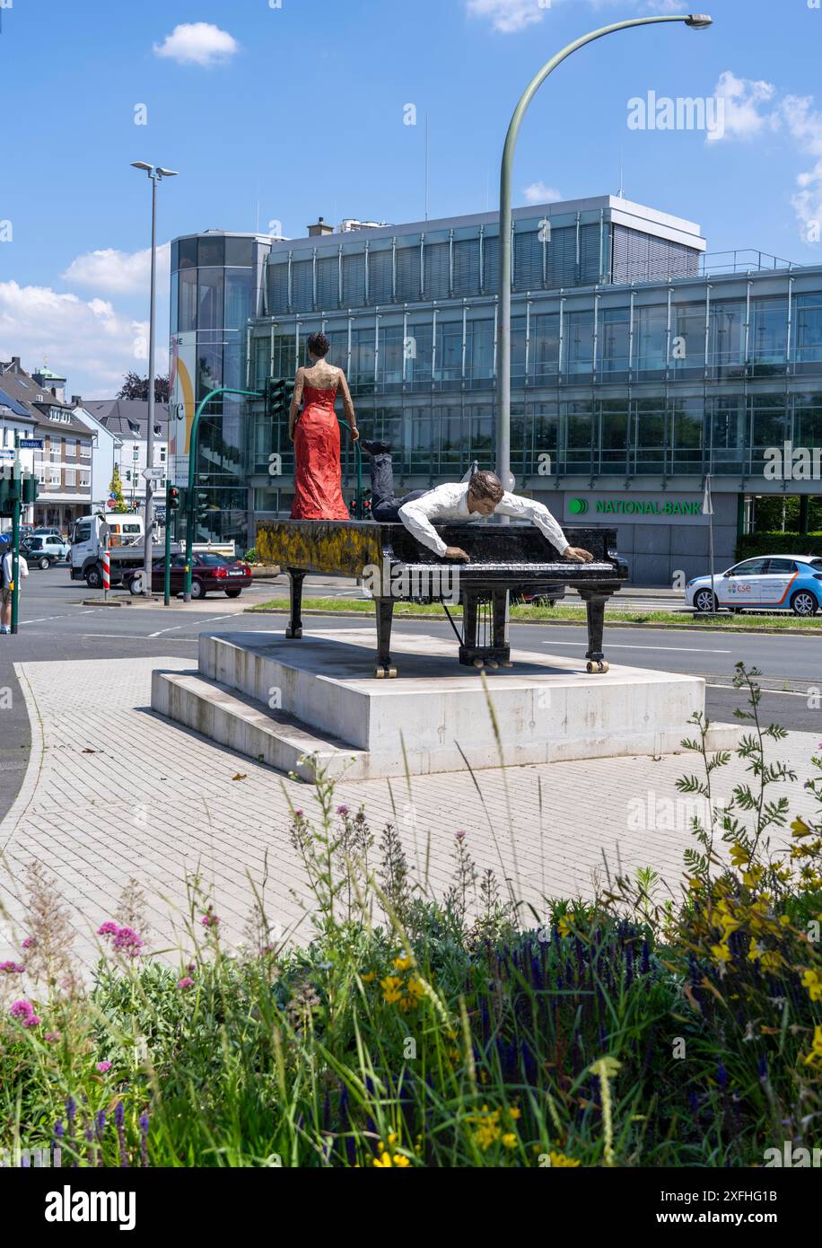 Oeuvre DUETT, de l'artiste Stephan Balkenhol, dans le quartier Essen-Bredeney, Essen, NRW, Allemagne, Banque D'Images