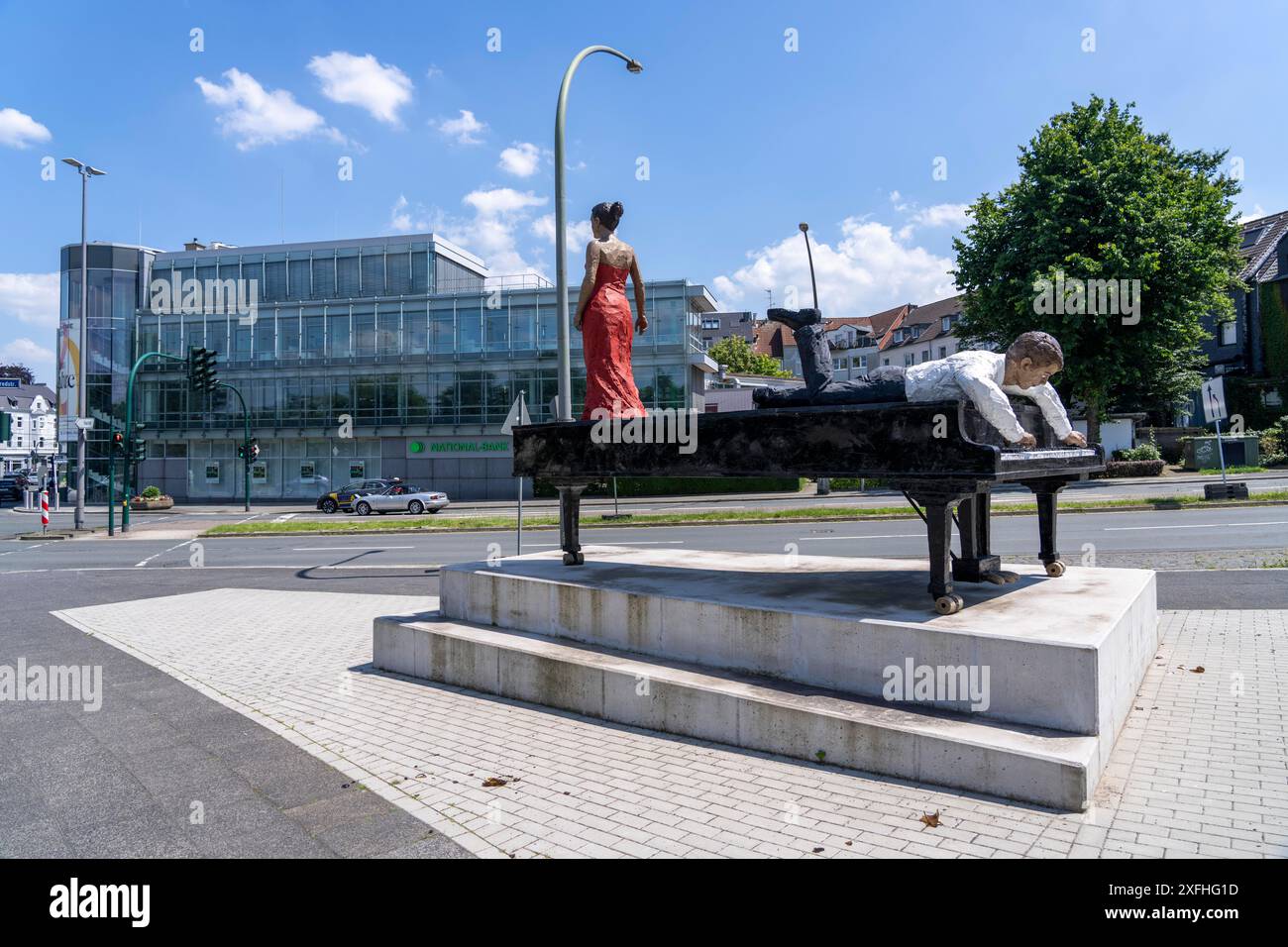 Oeuvre DUETT, de l'artiste Stephan Balkenhol, dans le quartier Essen-Bredeney, Essen, NRW, Allemagne, Banque D'Images