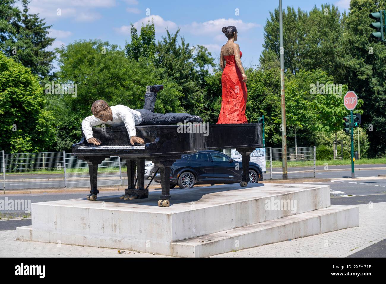 Oeuvre DUETT, de l'artiste Stephan Balkenhol, dans le quartier Essen-Bredeney, Essen, NRW, Allemagne, Banque D'Images
