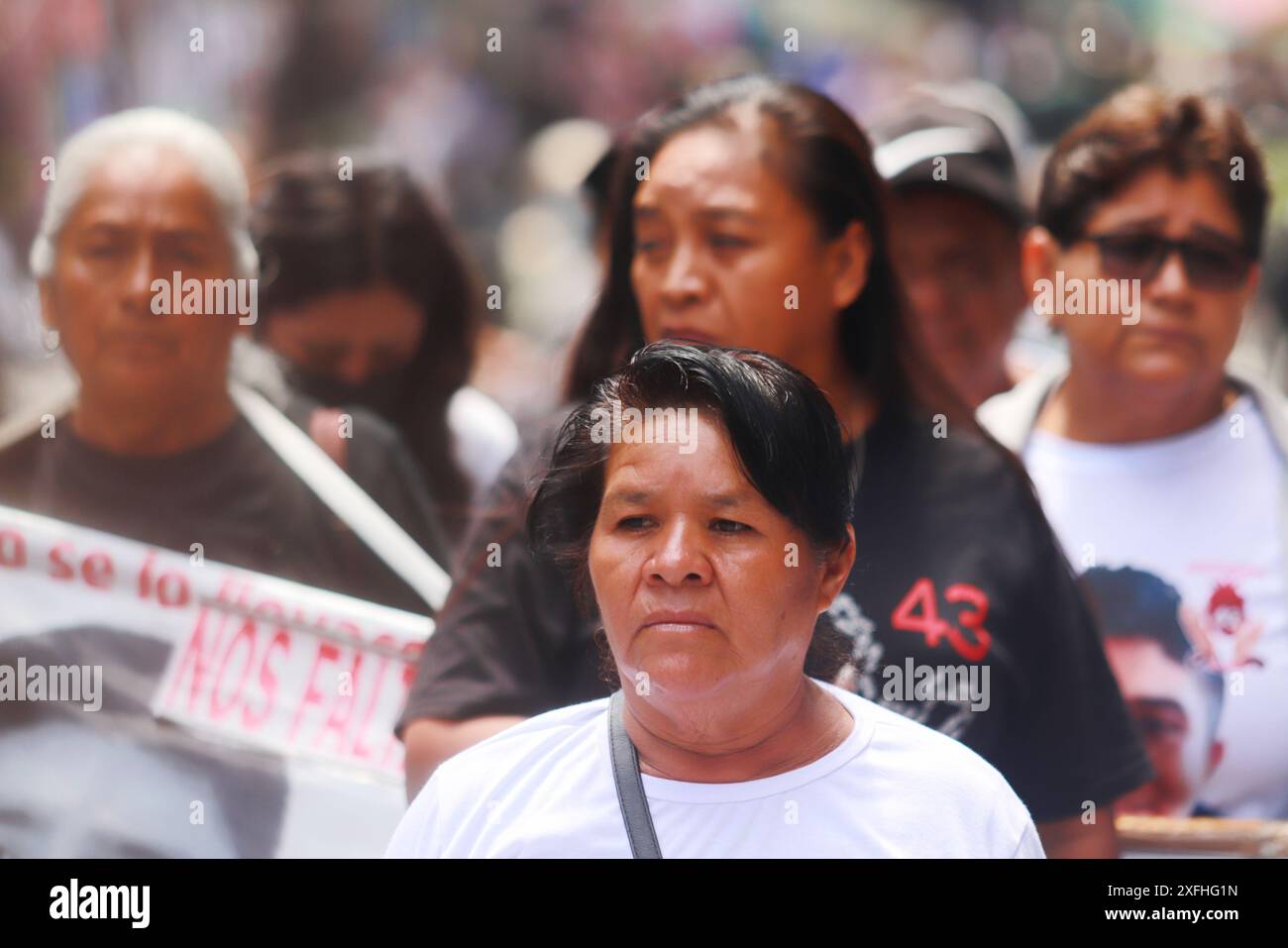 Mexico, Mexique. 03 juillet 2024. Les parents et les proches des 43 étudiants disparus d'Ayotzinapa, présents au Palais National pour une rencontre avec le président mexicain Andres Manuel Lopez Obrador. Le 3 juillet 2024 à Mexico, Mexique. (Photo de Carlos Santiago/ crédit : Eyepix Group/Alamy Live News Banque D'Images