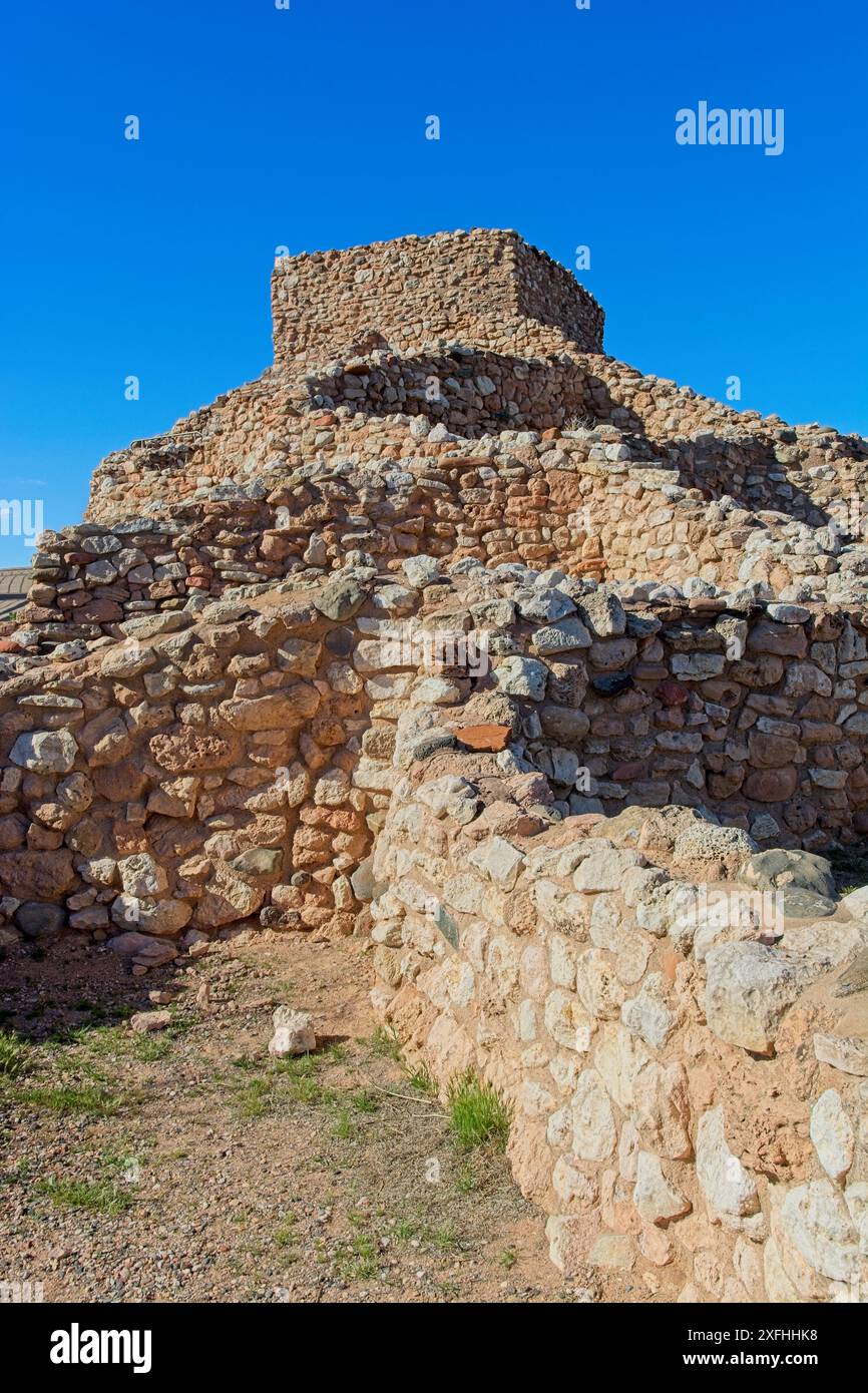 Citadelle au sommet des murs du village de Tuzigoot pueblo ruines site Banque D'Images