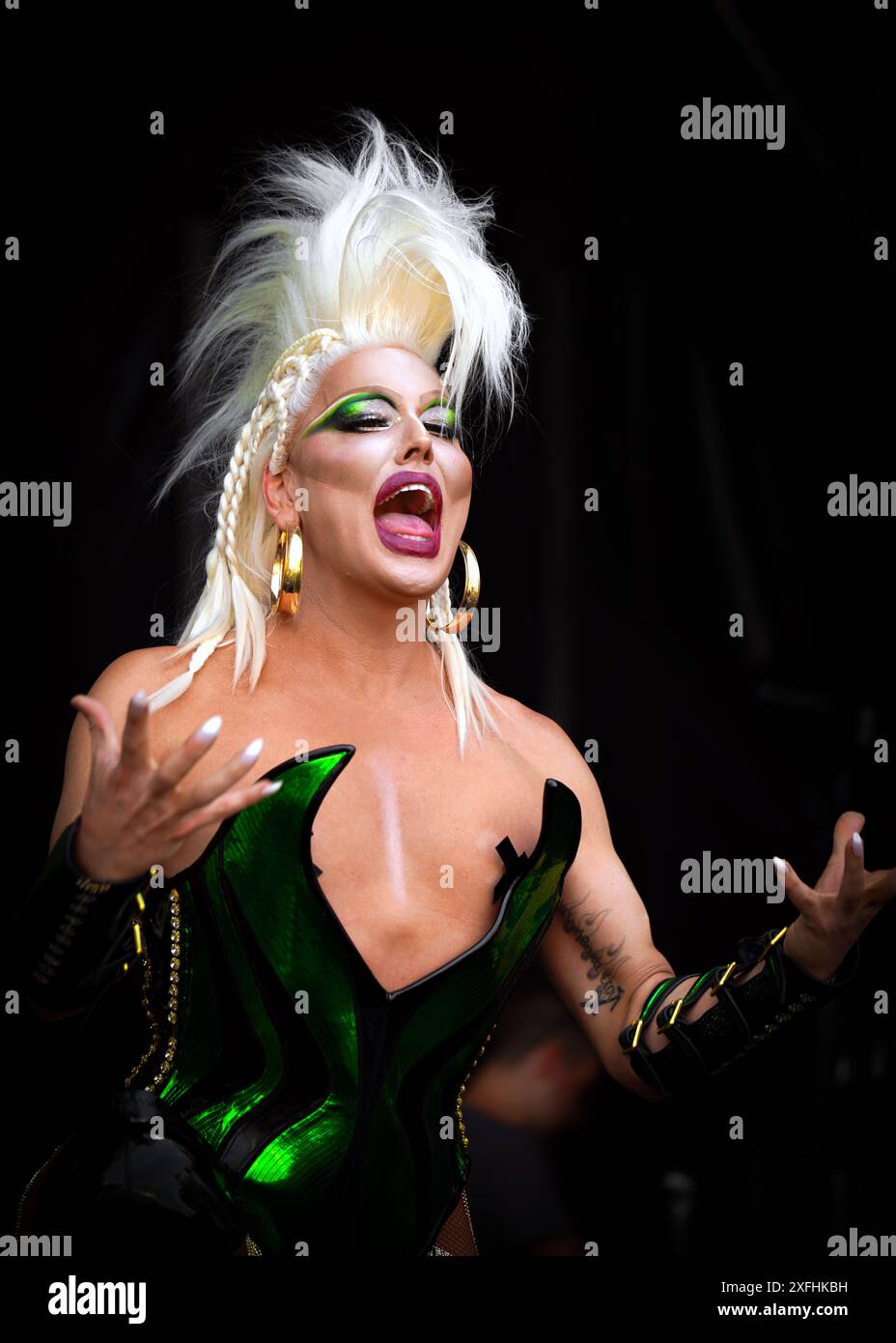 LGBTQ+ Pride à Londres 2024, Drag and TRANS Performers Trafalgar Square Stage performance Drag Show, Live performance, Central London, Royaume-Uni Banque D'Images