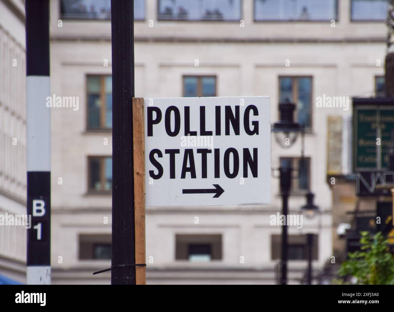 Londres, Royaume-Uni. 2 juillet 2024. Un panneau Polling Station dans le centre de Londres avant les élections britanniques qui auront lieu le 4 juillet. Crédit : Vuk Valcic/Alamy Live News Banque D'Images