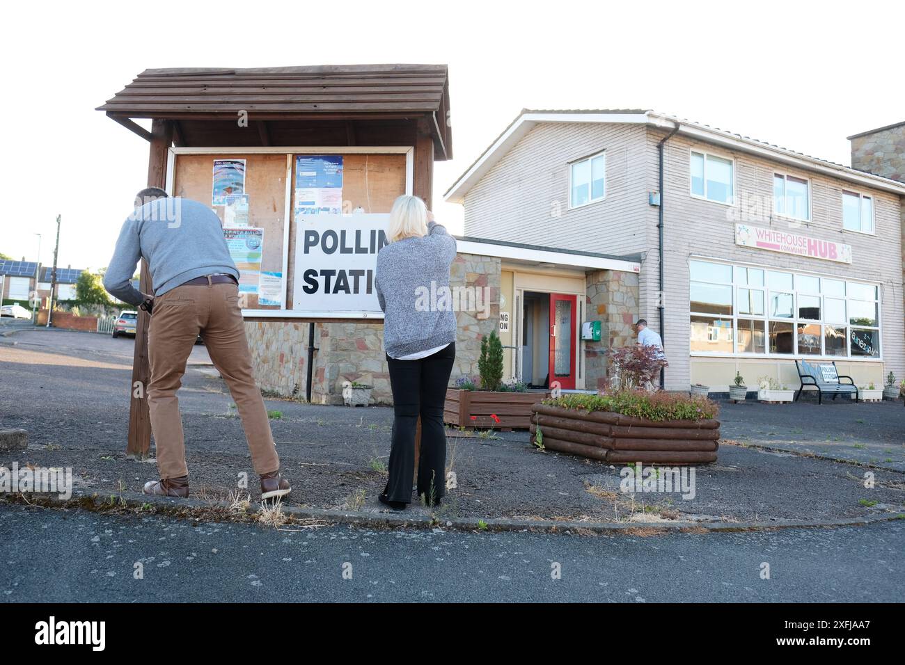 Hereford, Herefordshire, Royaume-Uni – vendredi 4 juillet 2024 – Un bureau de vote des élections générales se prépare à ouvrir quelques instants avant 7h à Hereford dans la circonscription de Hereford et South Herefordshire - photo Steven May / Alamy Live News Banque D'Images