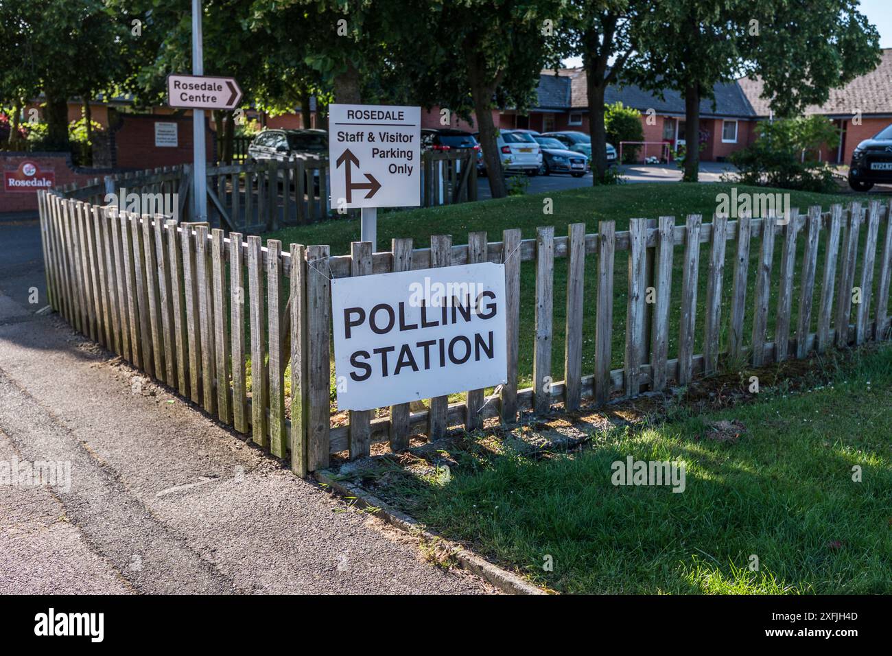 Stockton on Tees, Royaume-Uni. 4 juillet 2024. Les bureaux de scrutin sont ouverts au début du scrutin pour l'élection générale de 2024. Bureau de vote au Rosedale Nursing Home. David Dixon / Alamy Banque D'Images