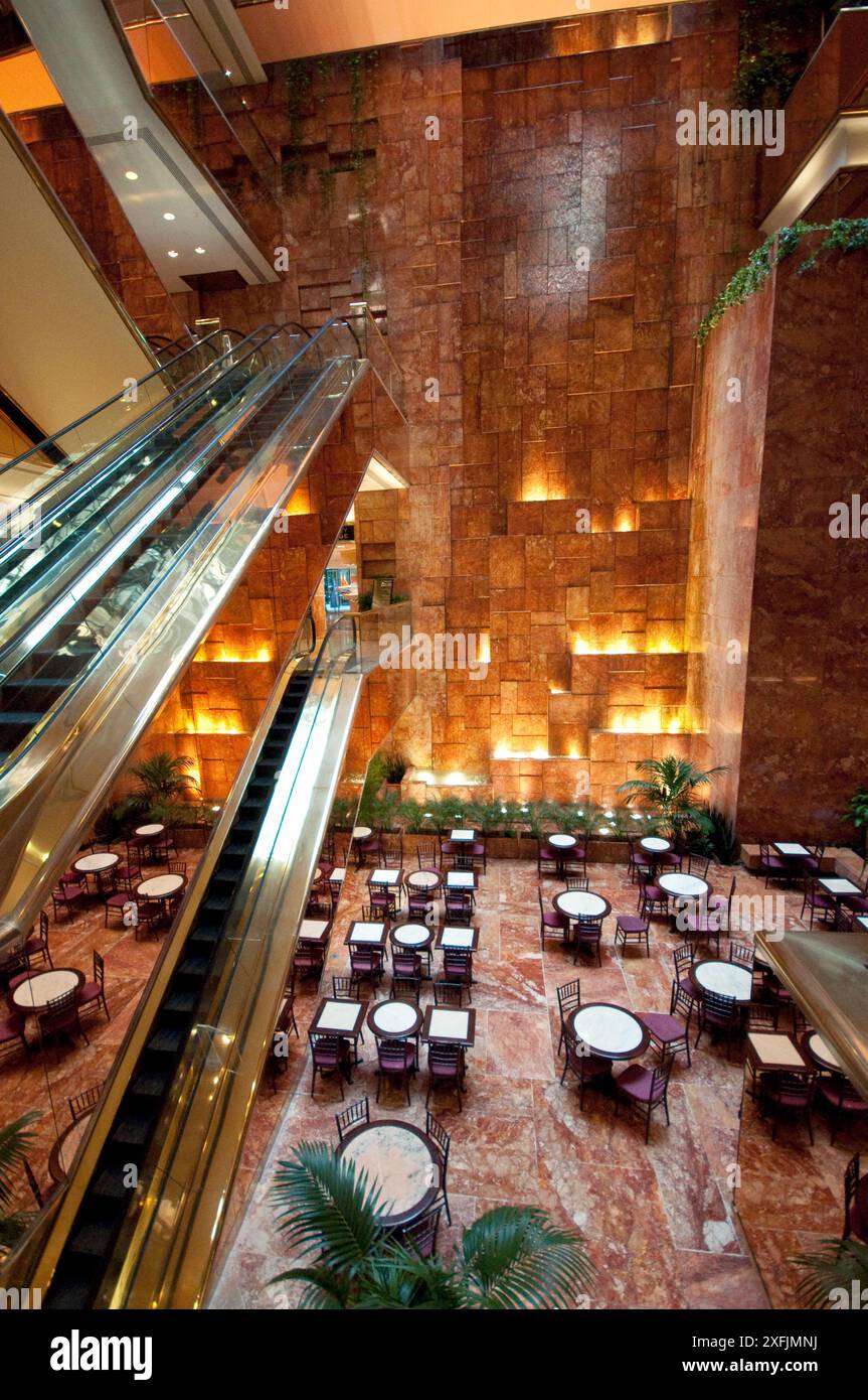 Usa, New York City, Manhattan, 5e Avenue, Trump Tower Atrium Banque D'Images