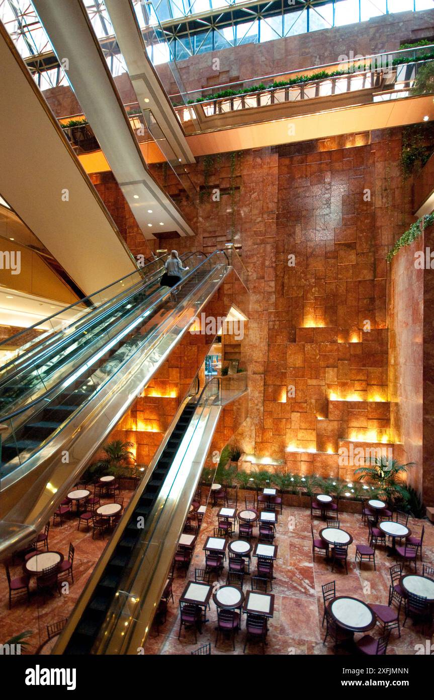 Usa, New York City, Manhattan, 5e Avenue, Trump Tower Atrium Banque D'Images