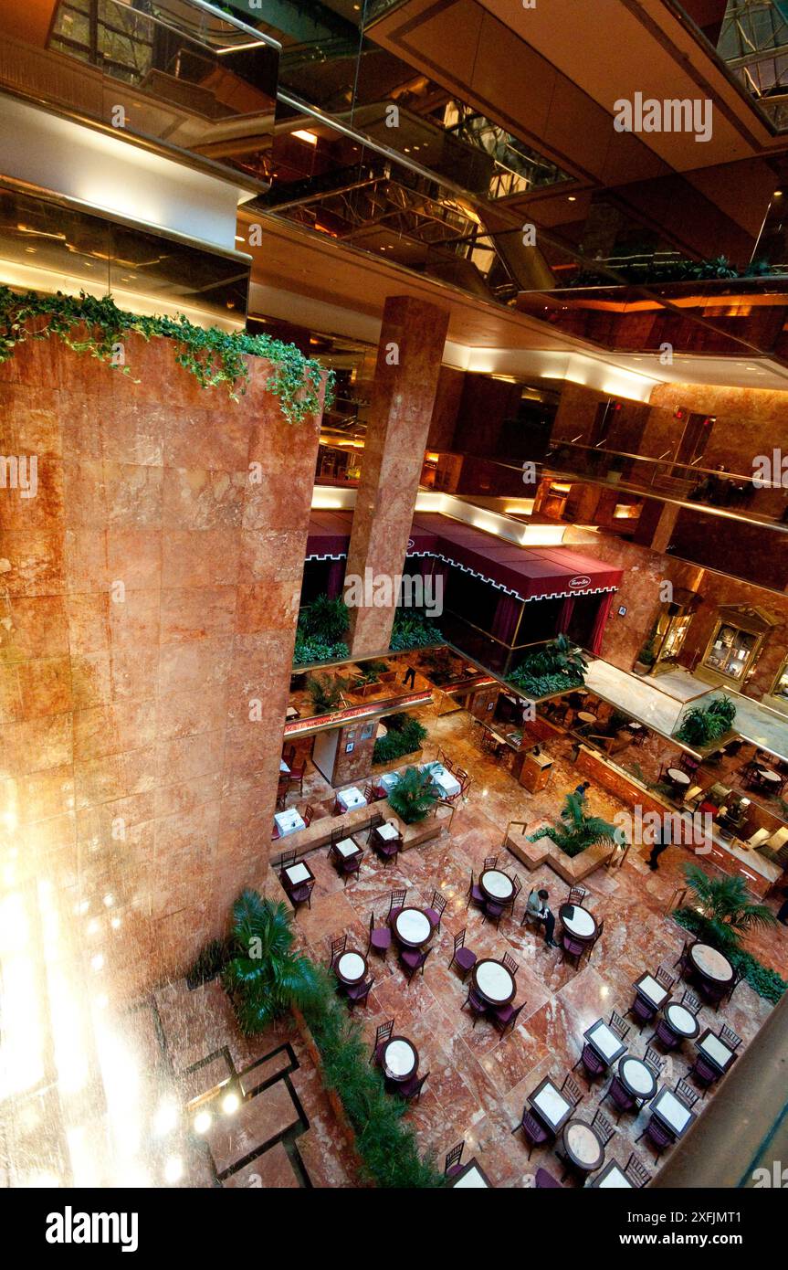 Usa, New York City, Manhattan, 5e Avenue, Trump Tower Atrium Banque D'Images