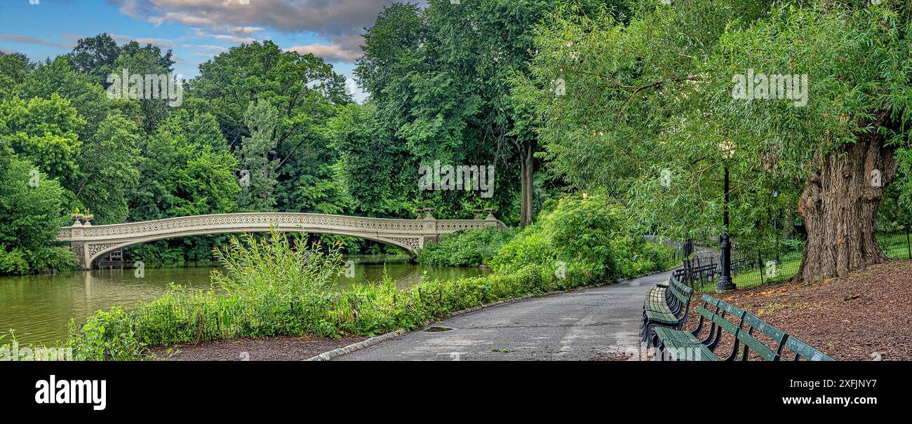 Bow Bridge, Central Park, New York City, tôt le matin en été Banque D'Images