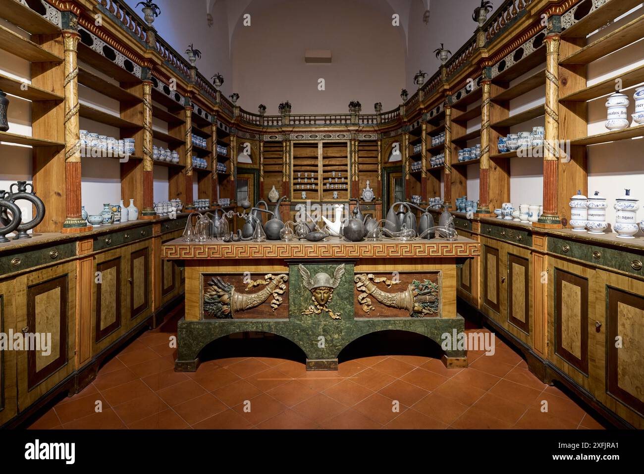 Mobilier de boutique de chimiste du XVIIIe siècle au Musée national de Ravenne, Italie Banque D'Images