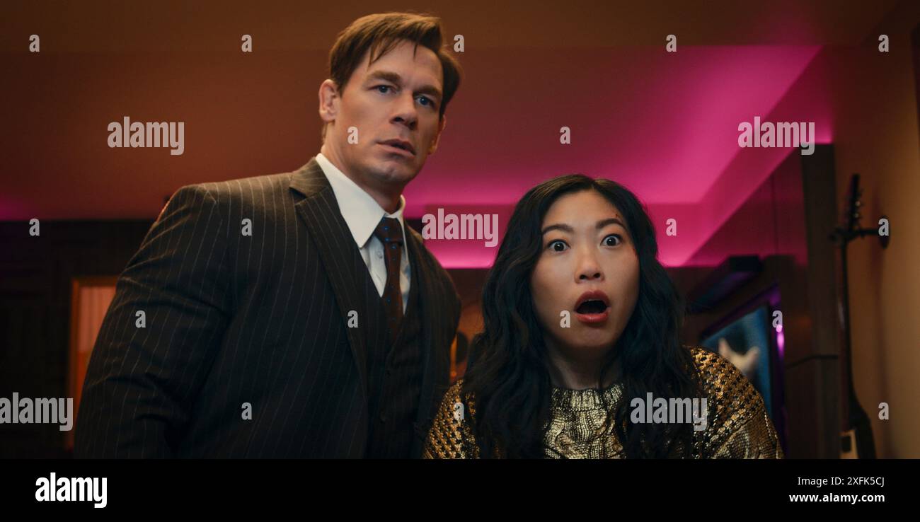 Jackpot ! (2024) réalisé par Paul Feig et mettant en vedette John Cena et Awkwafina. Dans un avenir très proche, la Grande loterie a été établie dans la Californie économiquement difficile. La seule prise ? Tuez le gagnant avant le coucher du soleil et vous pouvez légalement réclamer son prix. Photographie publicitaire ***USAGE ÉDITORIAL SEULEMENT***. Crédit : BFA / Daniel McFadden / Amazon Prime Video Banque D'Images