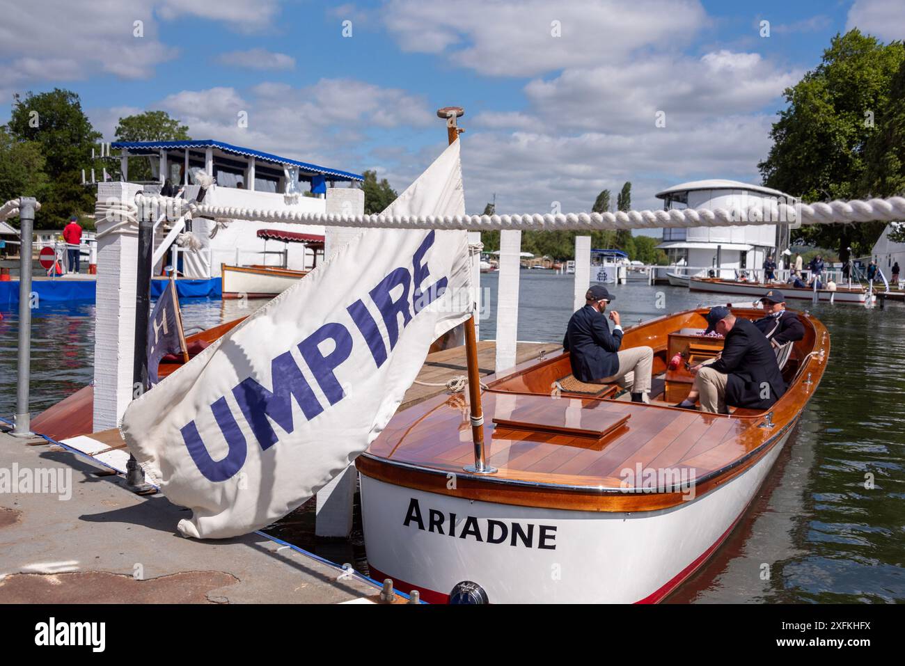 Henley Royal Regatta, Henley-on-Thames, Oxfordshire, Royaume-Uni, 4 juillet 2024. Le lancement d'un arbitre amarré à l'enceinte des Stewards. Crédit : Martin Anderson/Alamy Live News Banque D'Images