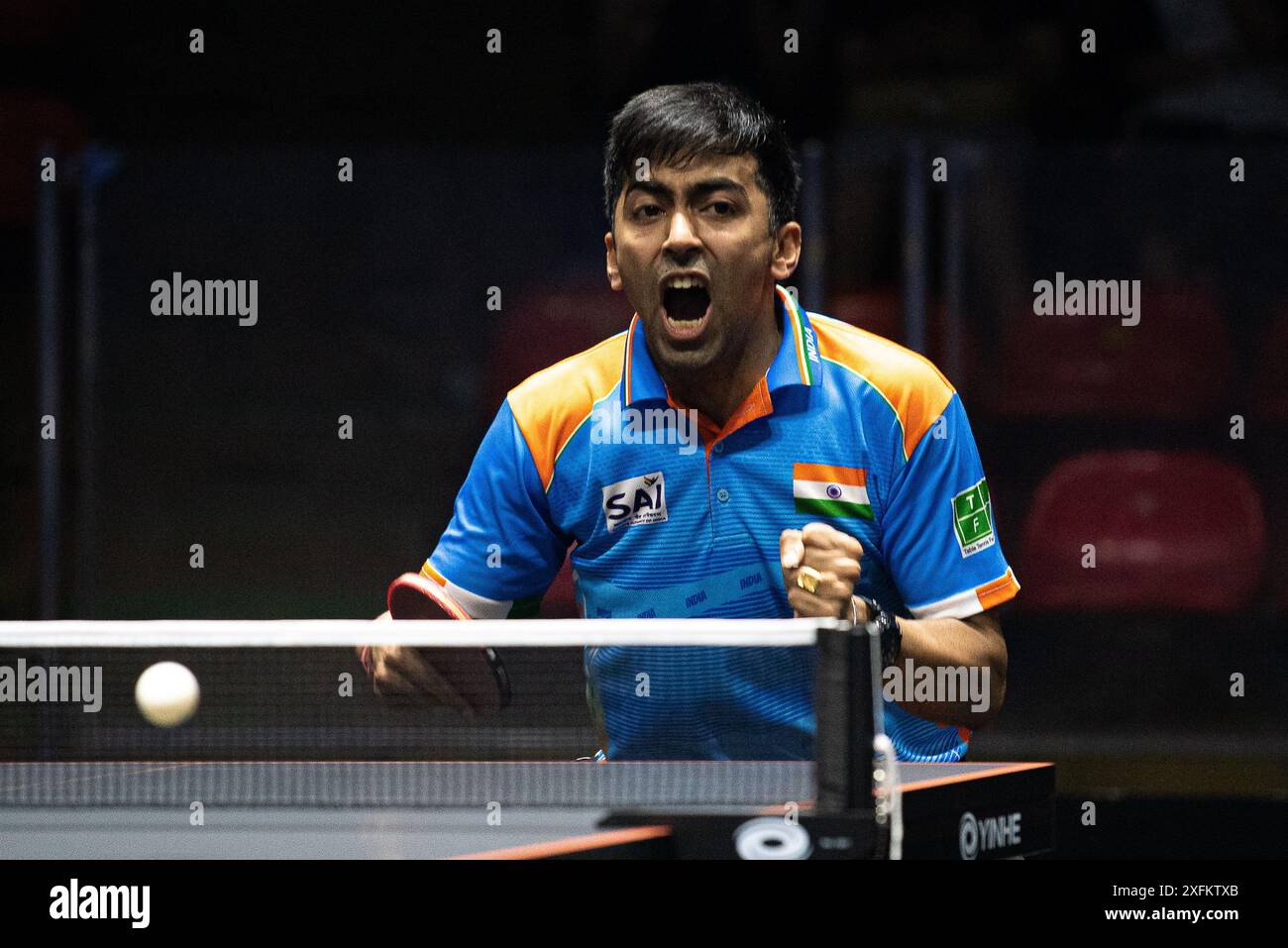 Bangkok, Thaïlande. 4 juillet 2024. Harmeet Desai, de l'Inde, joue contre Feng Yi-Hsin, du Taipei chinois (non illustré) lors du match de tennis de table masculin de 64 dans le concours World Tennis Star Bangkok 2024 au stade Huamark Indoor. Feng Yi-Hsin a gagné Harmeet Desai 3-2 (7:11, 11:8, 11:8, 7:11, 10:12) (photo de Peerapon Boonyakiat/SOPA images/Sipa USA) crédit : Sipa US/Alamy Live News Banque D'Images