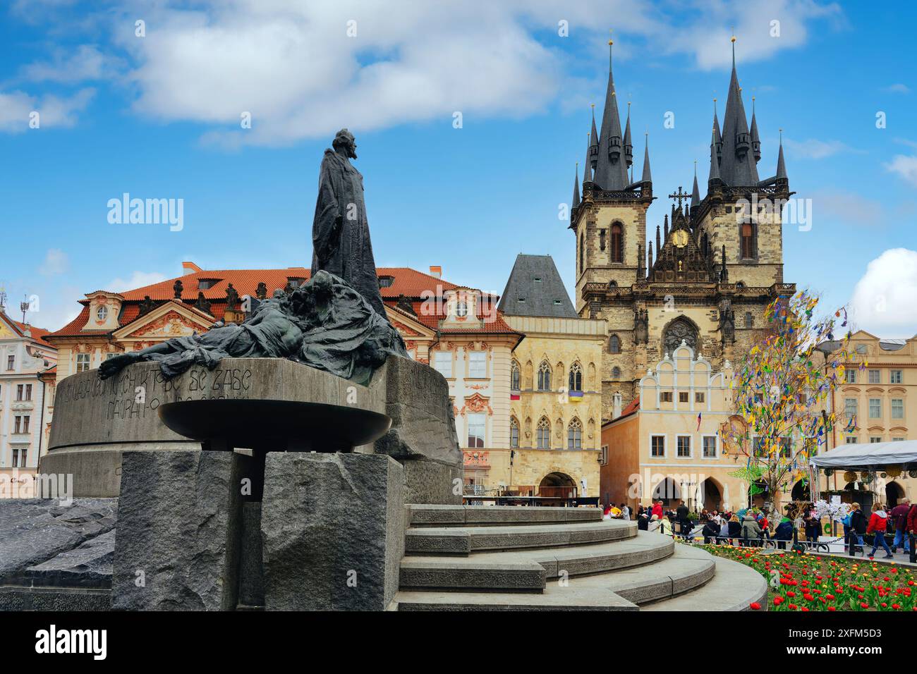 Mère de Dieu devant l'église Tyn lors d'un festival populaire, place de la vieille ville, Prague, Bohême, République tchèque Banque D'Images