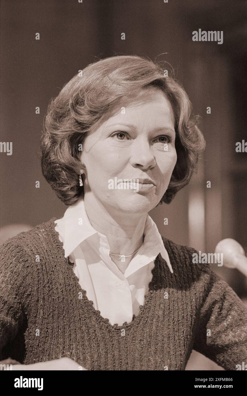 Photo vintage de la première dame Rosalynn carter témoignant au nom de la Commission présidentielle sur la santé mentale devant la sous-Commission sénatoriale sur la santé et la recherche scientifique, Washington, D.C. États-Unis, 7 février 1979 par W.K. Leffler Banque D'Images