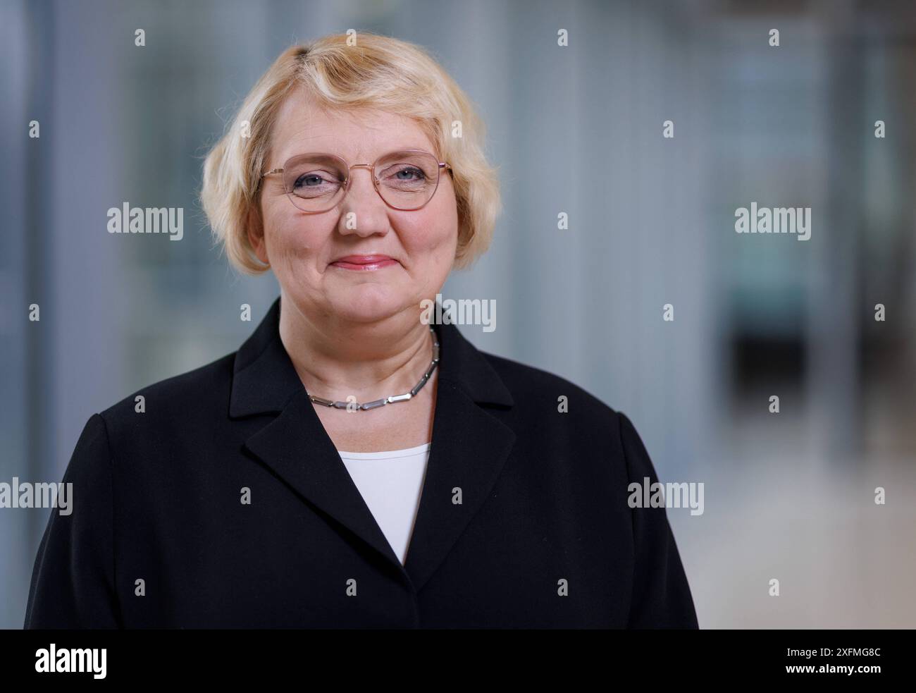 Katja Mast, Erste Parlamentarische Geschaeftsfuehrerin der SPD-Fraktion im Bundestag, posiert fuer ein Foto in Berlin, 27.06.2024. Berlin Deutschland *** Katja Mast, première secrétaire parlementaire du groupe parlementaire SPD au Bundestag, pose pour une photo à Berlin, 27 06 2024 Berlin Allemagne Copyright : xJulianexSonntagxphotothek.dex Banque D'Images