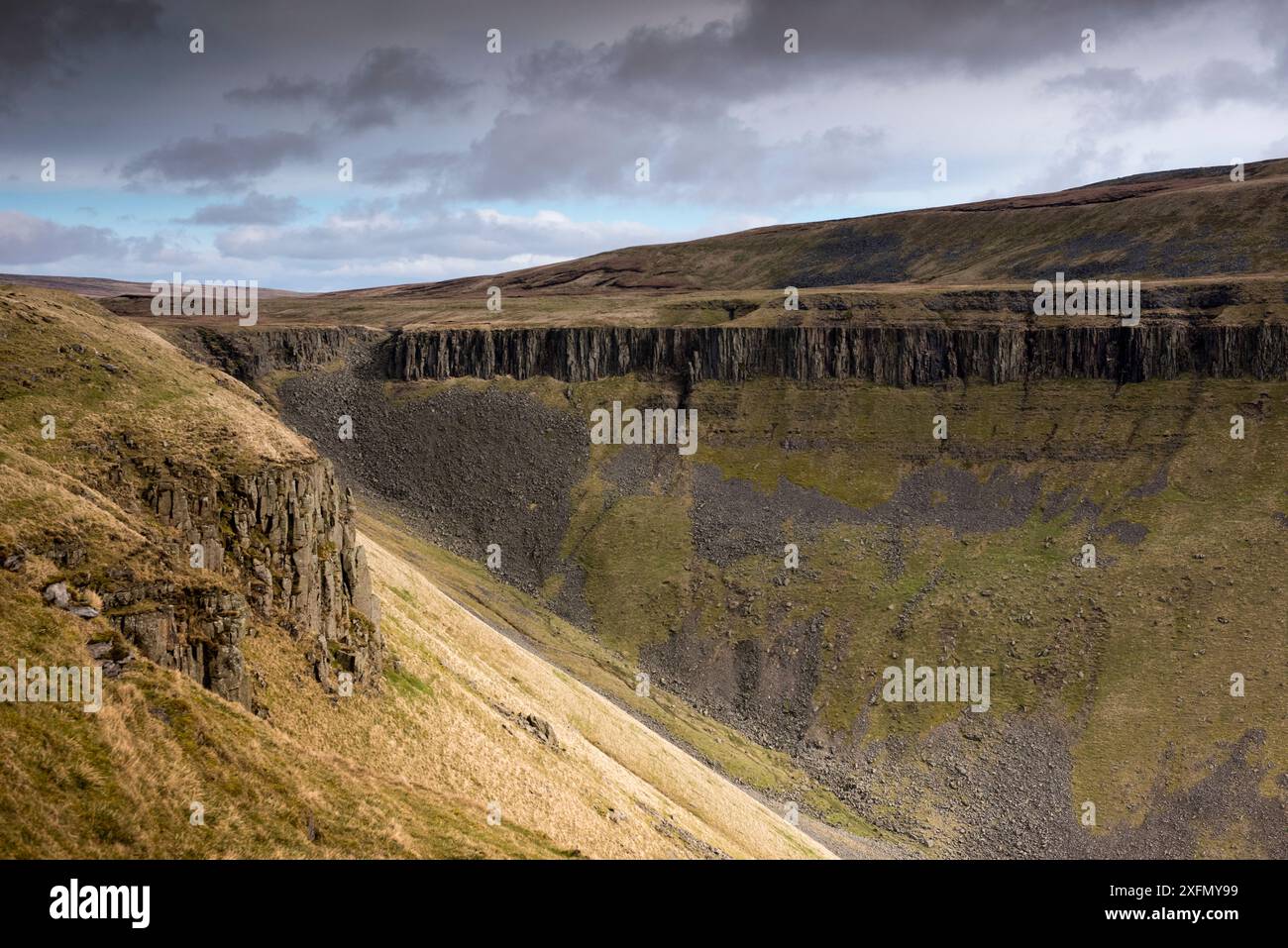 Dolérite intrusive jointive à Great Whin Sill, High Cup Nick, Appleby à Westmorland, Cumbria, Angleterre, Royaume-Uni, mars 2017. Banque D'Images