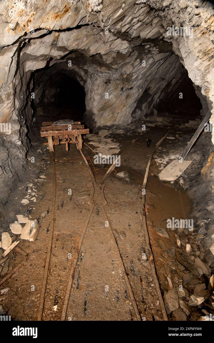 Chariot abandonné dans un Adit à Cwmorthin Slate mine, Tanygrisiau, Tanygrisiau, Gwynedd, pays de Galles, Royaume-Uni, octobre 2016. Banque D'Images