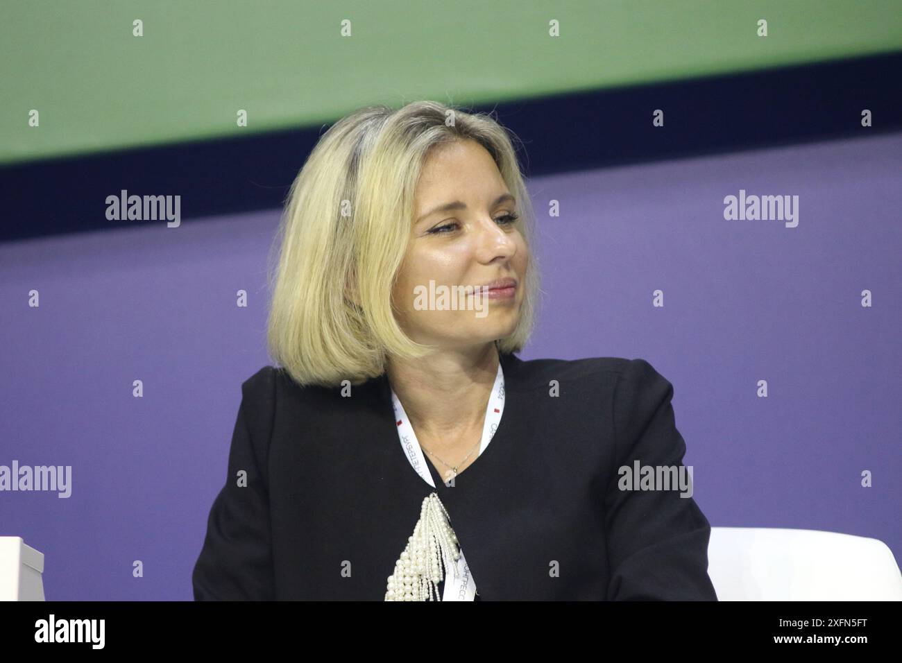 Saint-Pétersbourg, Russie. 04 juillet 2024. Zhanna Ermolina, chef adjoint de l'entreprise unitaire d'État du métro de Moscou pour le développement des services à la clientèle et le travail avec les passagers, au cours de la session développement de l'infrastructure de paiement : une nouvelle stratégie du Congrès financier de la Banque de Russie à Saint-Pétersbourg, Russie. Crédit : SOPA images Limited/Alamy Live News Banque D'Images