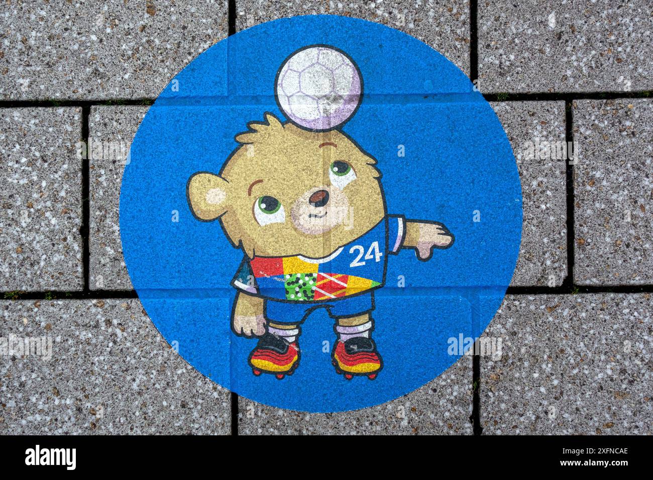La mascotte officielle de l'UEFA Euro 2024 a été nommée Albaert. Offizielles Maskottchen Albaert Banque D'Images