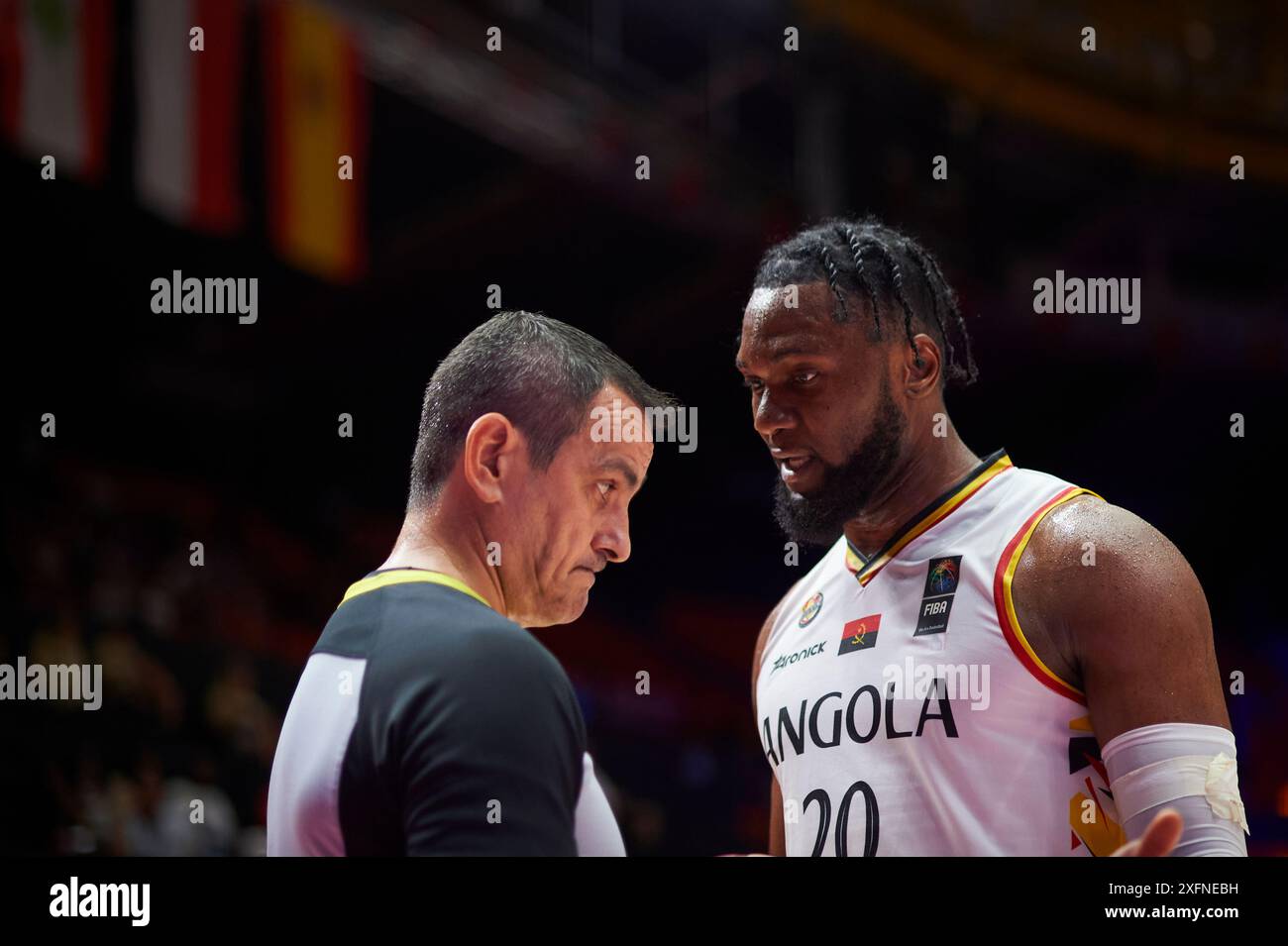 Bruno Fernando de l'équipe d'Angola vu en action pendant le match entre les Bahamas et la Pologne au Pabellon Fuente de San Luis. Score final ; Angola 70 : 74 Banque D'Images