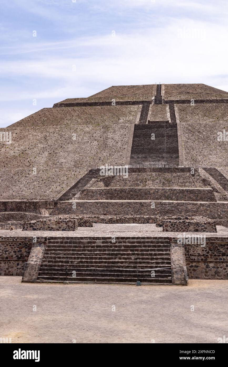 Teotihuacan, Pyramide de la Lune ou Pyramide de la Lune contre ciel bleu, ancienne architecture méso-américaine, construite 100AD-450AD, Teotihuacan Mexique Banque D'Images