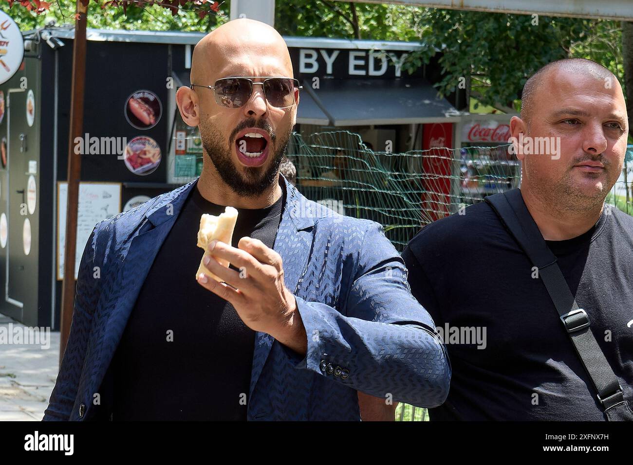 Bucarest, Roumanie. 4 juillet 2024 : Andrew Tate et son frère Tristan Tate (absent de la photo) retournent à Bucarest court après une pause collation. Crédit : Lucian Alecu/Alamy Live News Banque D'Images