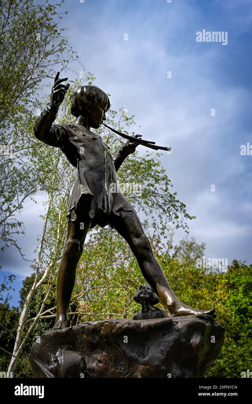 Statue de Peter Pan, jardins de Kensington, Londres, Angleterre, U.. K Banque D'Images