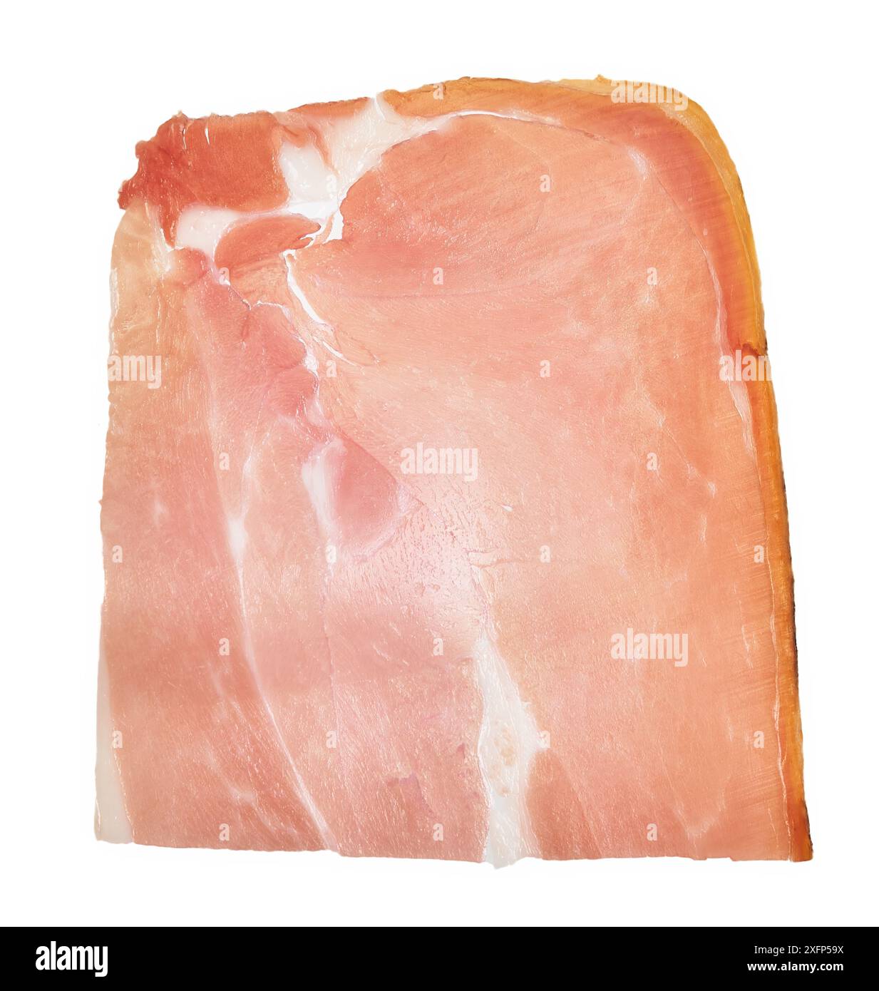 Gros plan d'une seule tranche de prosciutto isolée sur fond blanc, représentant la texture translucide. Banque D'Images