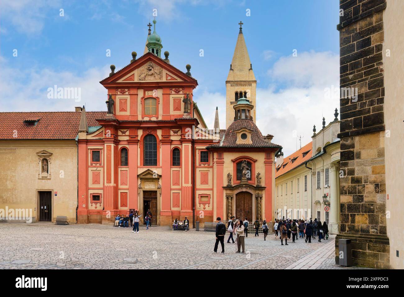 Château de Prague, Basilique St George, Prague, République tchèque Banque D'Images