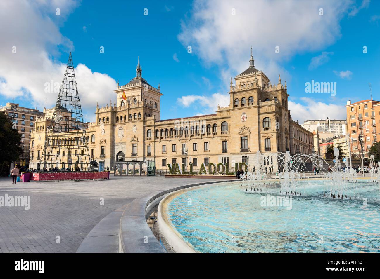 Valladolid, Espagne, 13 décembre 2023. Académie de cavalerie et lettres de la ville dans Paseo Zorrilla de Valladolid. Photographie de haute qualité Banque D'Images